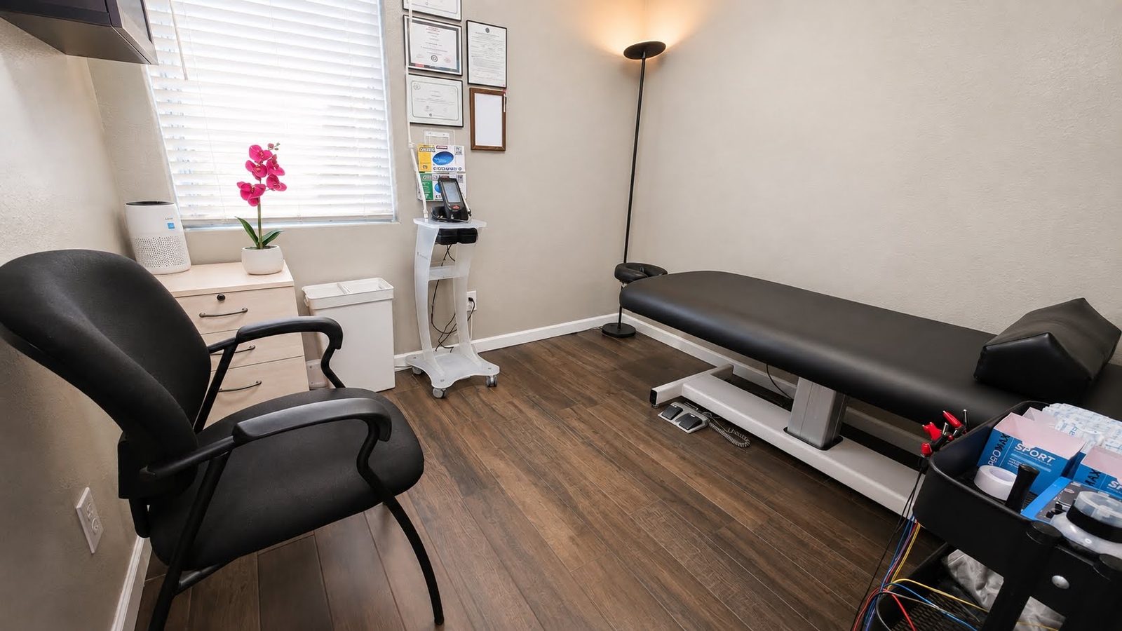 A treatment room at Stewart Clinic of Chiropractic